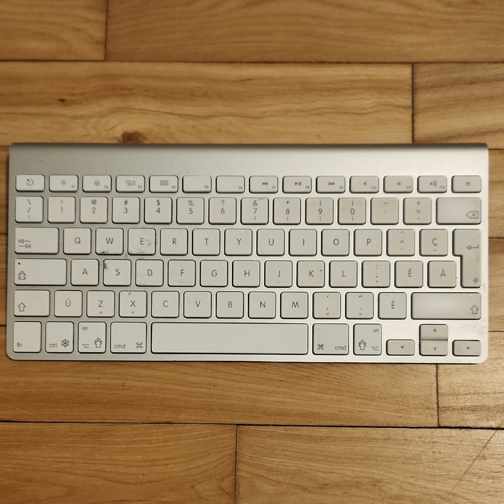 Apple A1314 Silver Wireless Keyboard